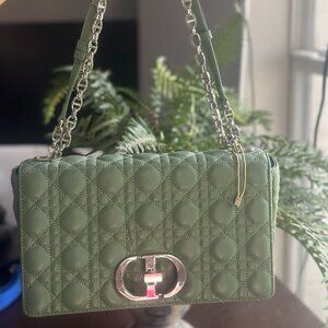 CHRISTIAN DIOR